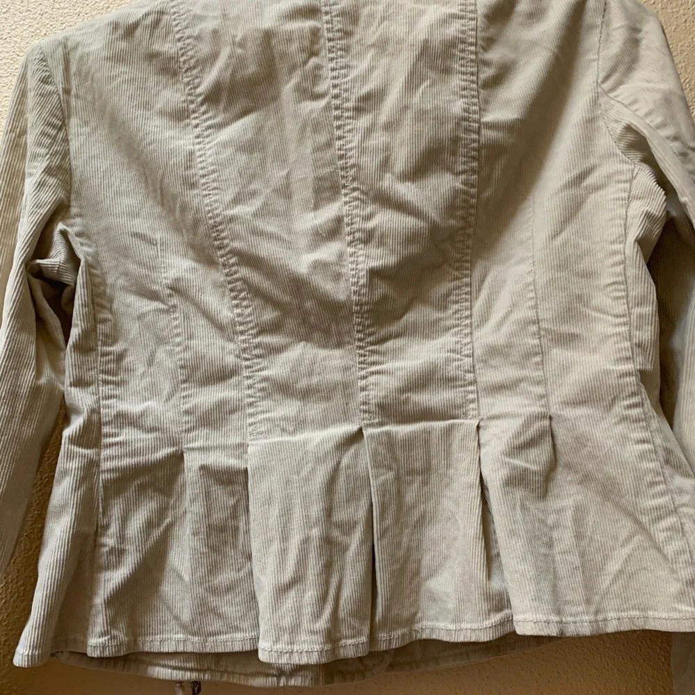 Jacket - Picture 3 of 9